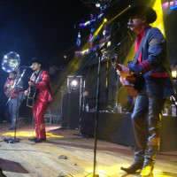 Los Primos De La Costa (En Vivo 2013)_Ariel Camacho,Benito Camacho