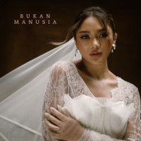 Bukan Manusia_Marion Jola