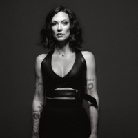 Here He Comes_Amanda Shires