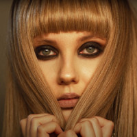 Cine Esti_Alessandra,Theo Rose