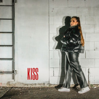 Kiss_Hannah May