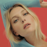 Petite blonde_Janie