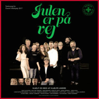 Julen Er På Vej_Hjælp os med at hjælpe andre,Chili Klaus,Christoffer Brodersen,Gordon Kennedy,Jan Linnebjerg,Jette Torp,Julie Lindell,Linda Andrews,Louise Fribo,Mikkel Lomborg,Sara Broberg,Stig Rossen,Trine Gadeberg,Peter Mygind,Bobo Moreno,Bryan Rice,Annette Heick