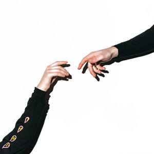 город, стоящий у солнца