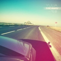 멀리_Yulia