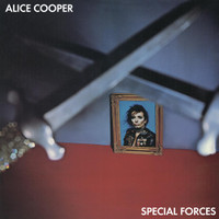 Skeletons In The Closet_Alice Cooper